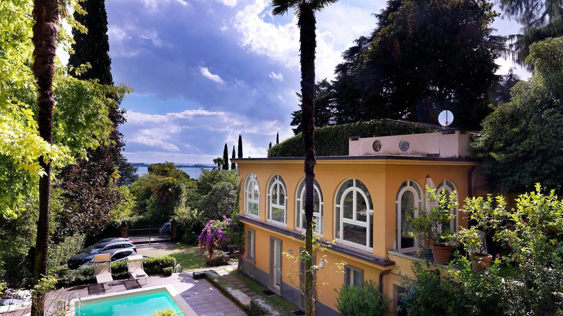 Villa Ella In Luxury Resort contacts